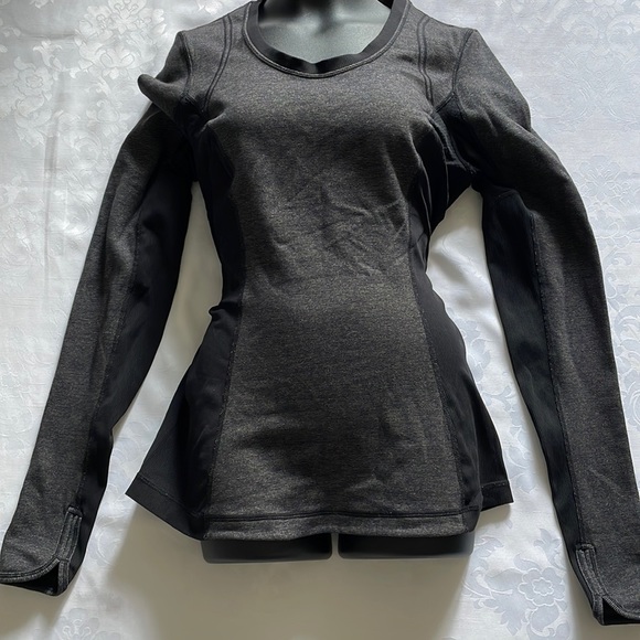 Lululemon long sleeve top extra soft material reversible black/black grey Sz S - Picture 2 of 9
